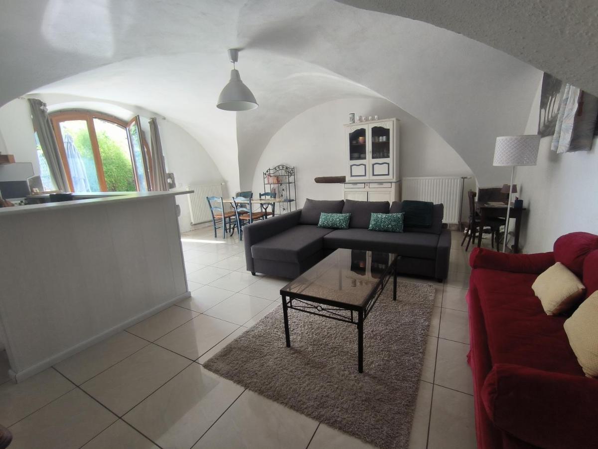 Gites Le Vieux Vinzelles Volvic Exterior photo